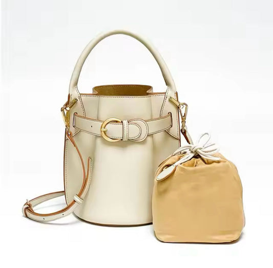 Nora Bucket 'Junta